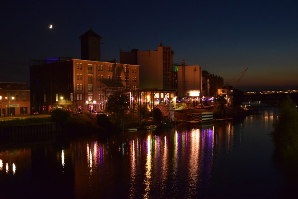 TRAMKADE DEN BOSCH BY NIGHT