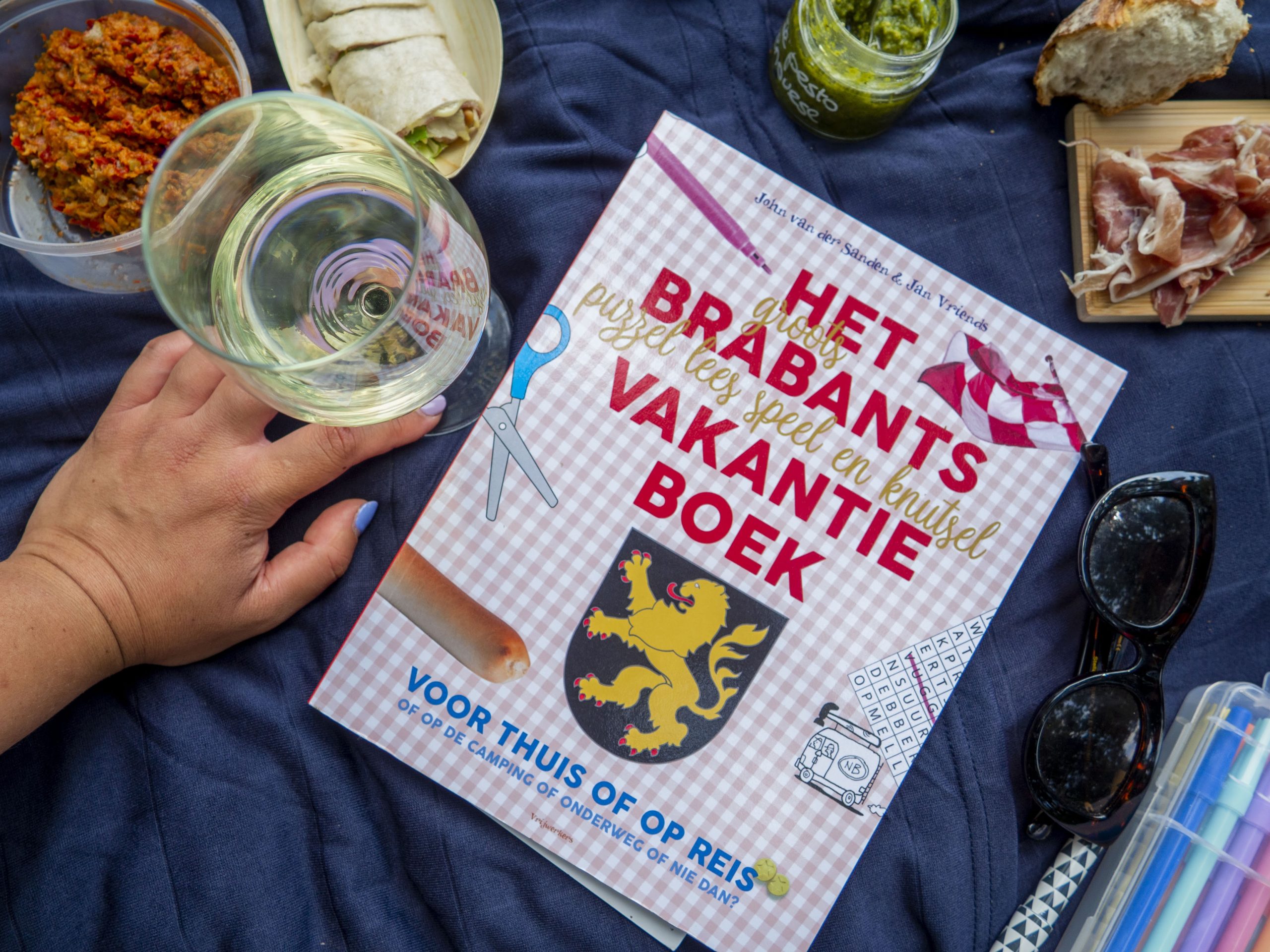 Oeeh, dit is leuk voor de zomervakantie in het buitenland én thuis: Het Brabants Vakantieboek