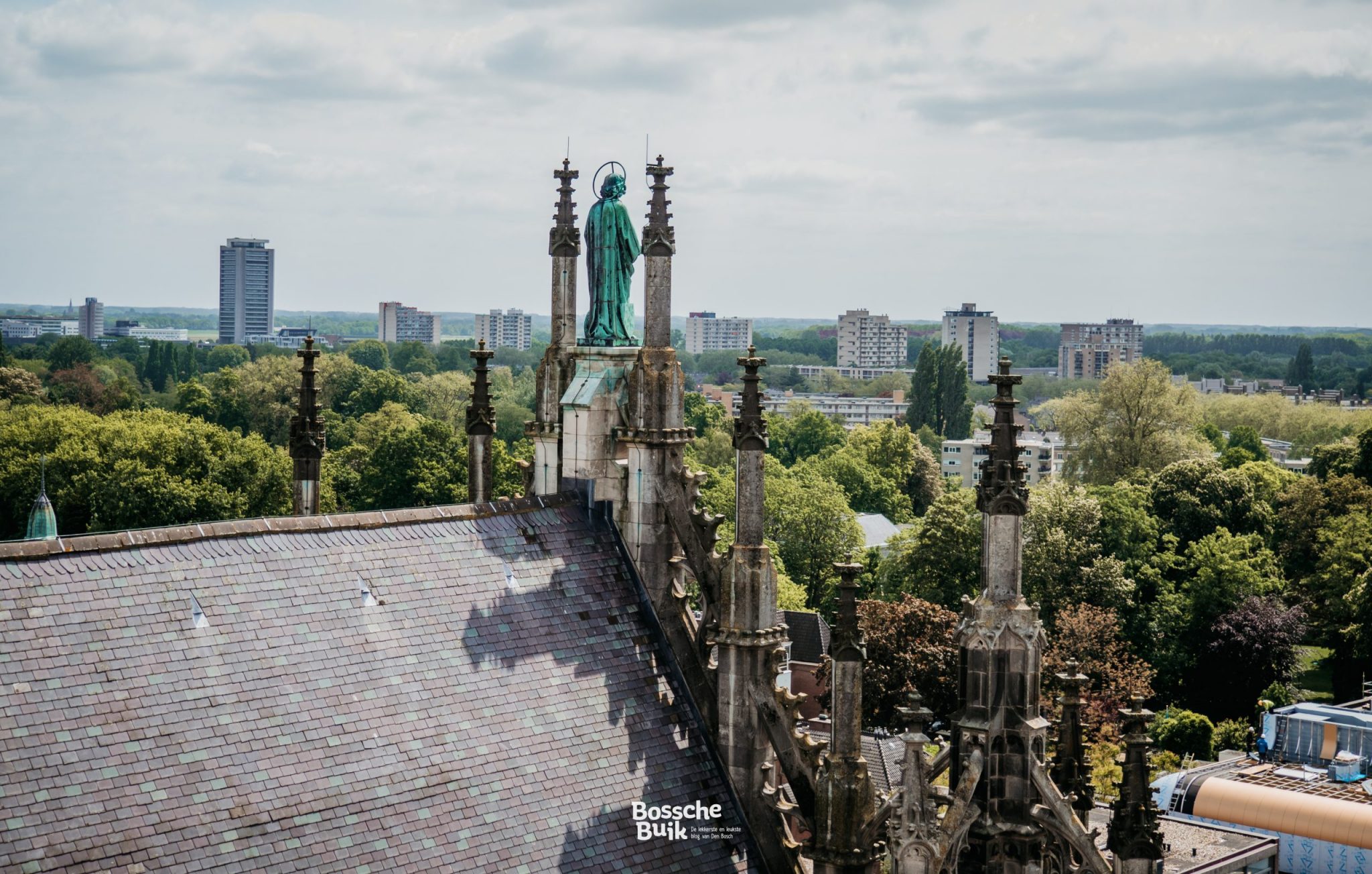 Maak een unieke wandeling over het dak van de Sint-Jan met de avontuurlijke klim