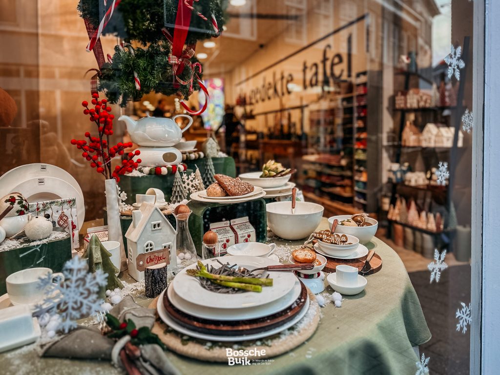 De gedekte tafel kerst inkopen