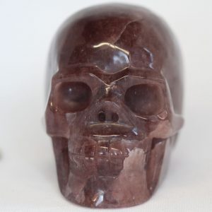 Crâne de cristal en quartz fraise 710g