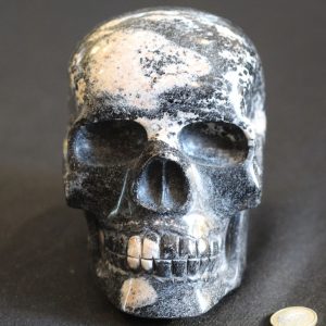 Crâne de Cristal en Tourmaline Rose et Noir 3042g
