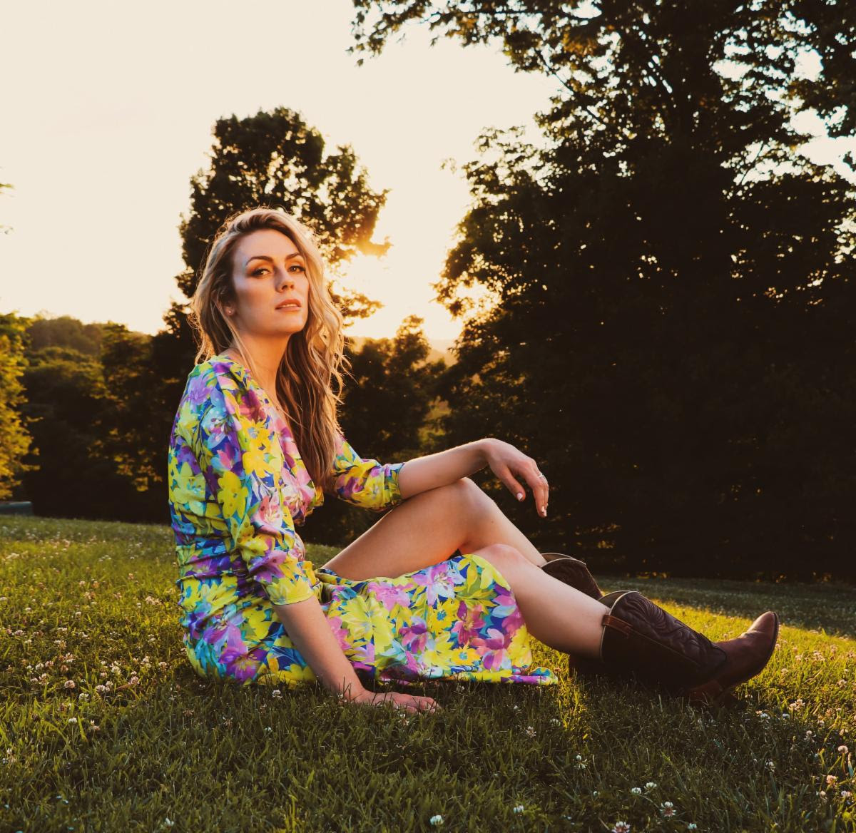 Country Network Passionately Captivating Country Artist Noelle Toland Debuts Music ...