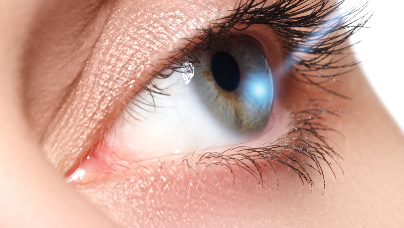 What Are the Advantages and Disadvantages of Laser Eye Surgery?