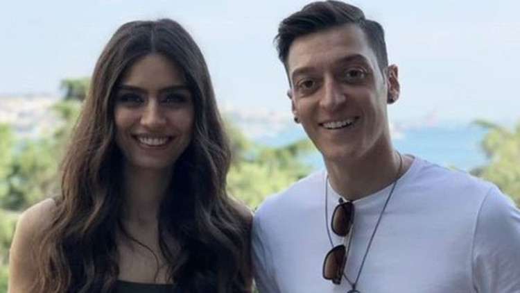 Mesut Ozil's Wife And Ozil