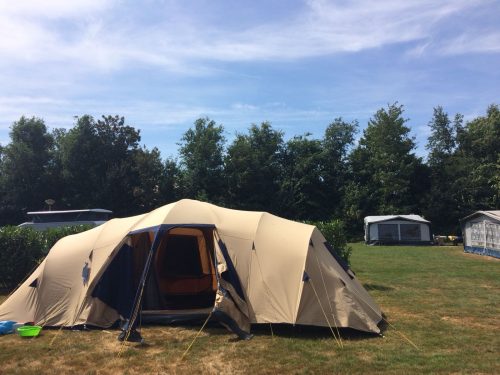 kamperen-tent-opzetten