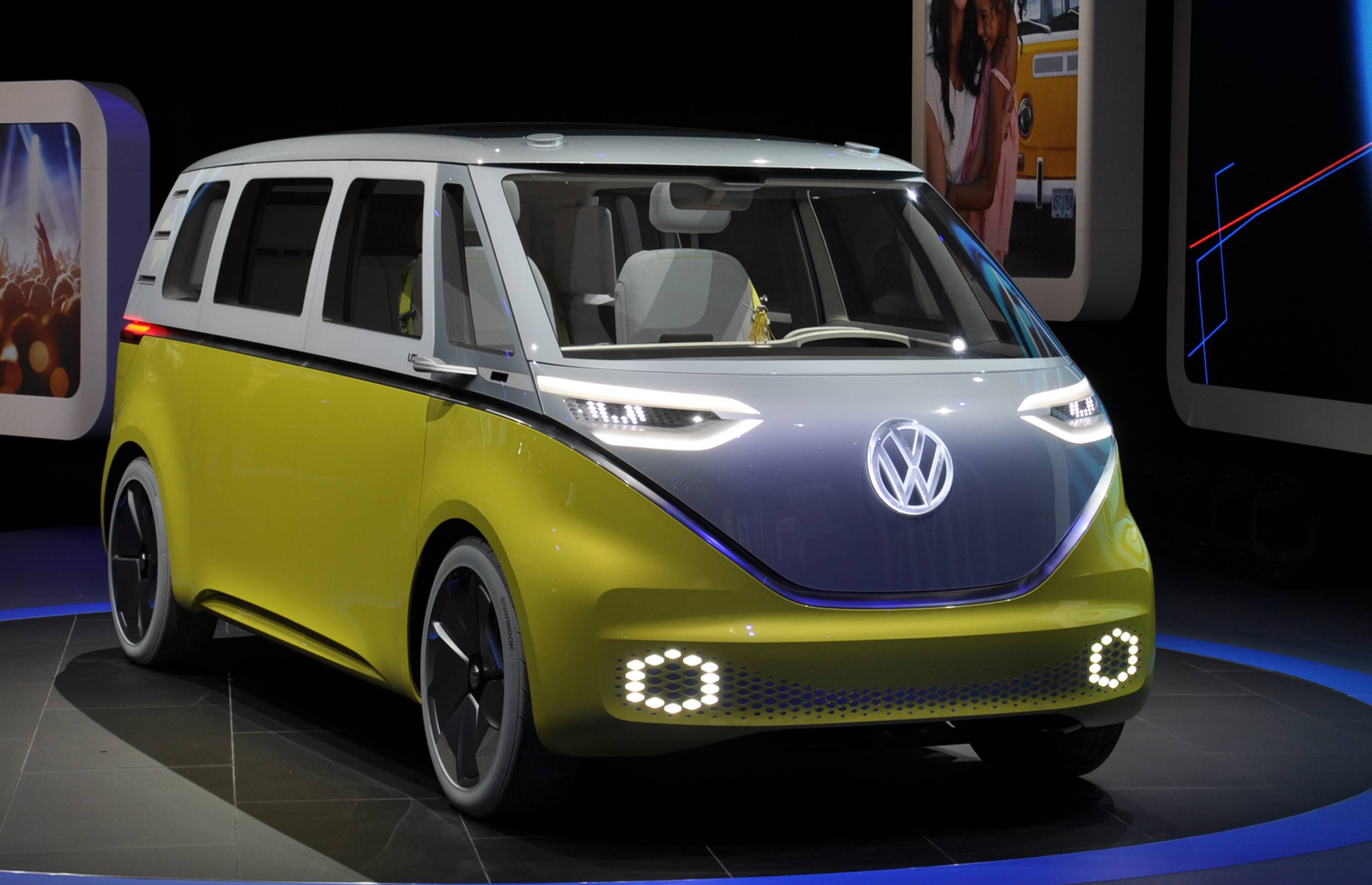 Электромобиль минивэн. Volkswagen Microbus Concept. Volkswagen электроавтобус.