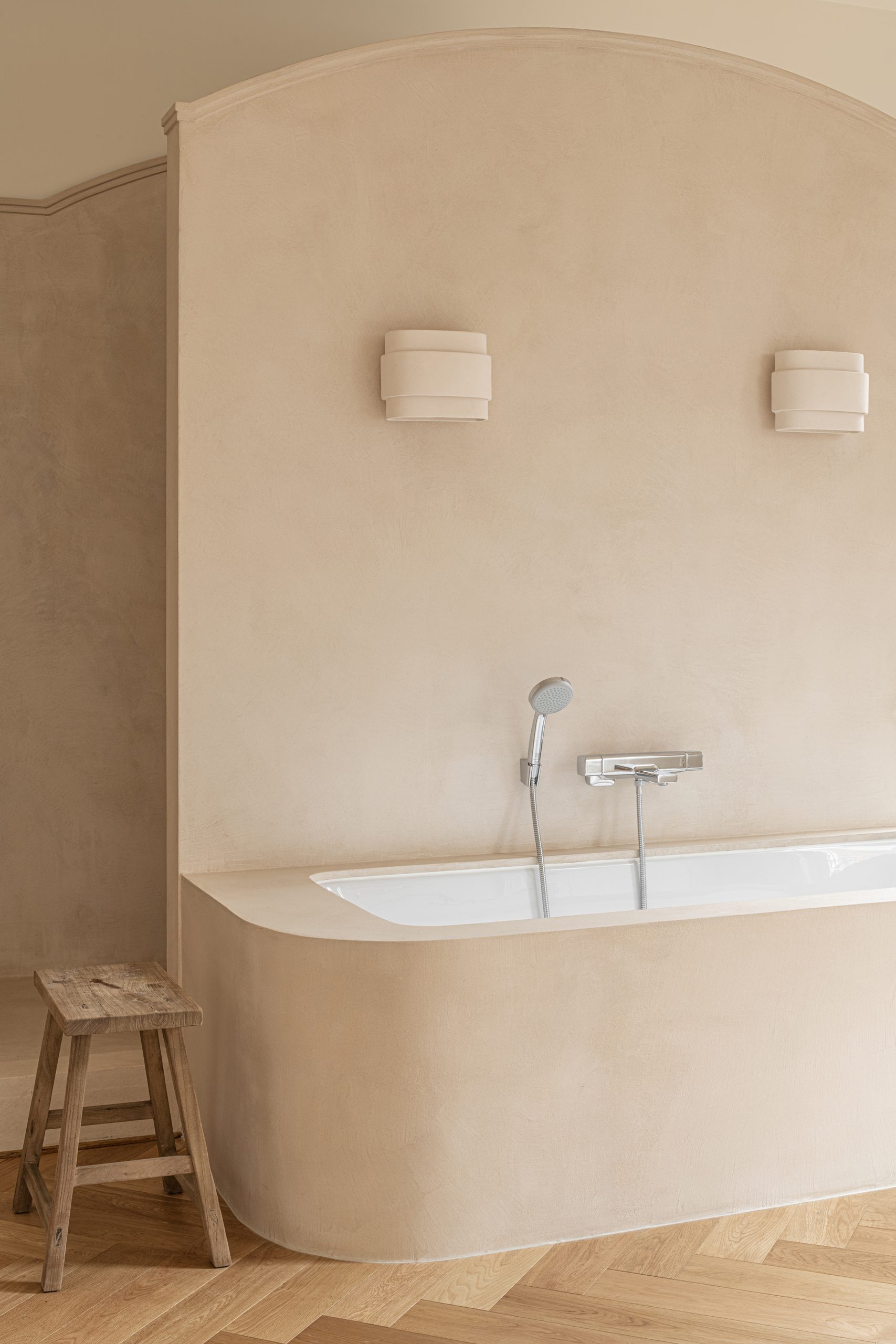Bros Antwerpen maatwerk badkamer parket visgraat mortex douche art deco renovatie