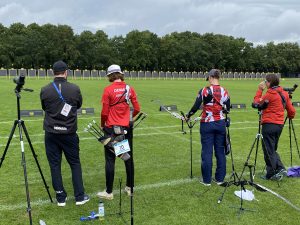 VM 2023: Kirstine D. Andersen i shoot off om 8-9. plads ved Dame Recurve individuel kvalifikation. Foto: Bueskydning Danmark 