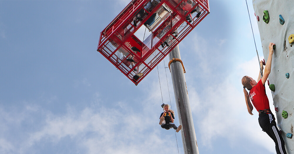 Coenecoop college schooljaar aftrap skyjump attractie bungee