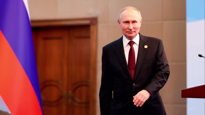 Why Does a British Oil Trader Praise Putin?