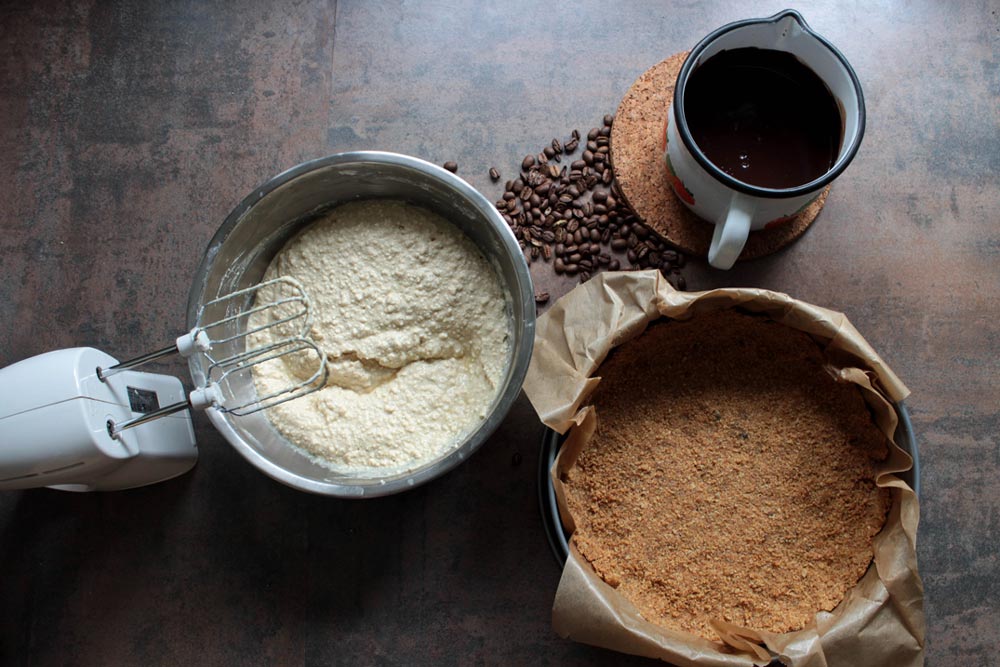 Quark filling, chocolate ganache and crust