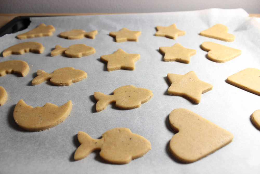 Raw gingerbread cookies