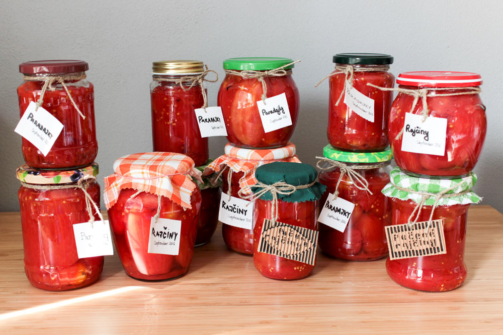 Jars with roasted tomatoes