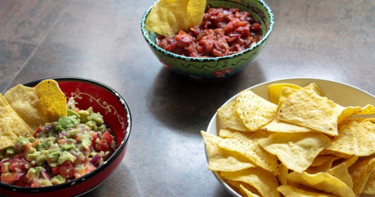 Chutné guacamole a čili paradajková salsa