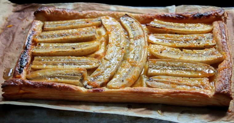 Easy banana cake with cardamom