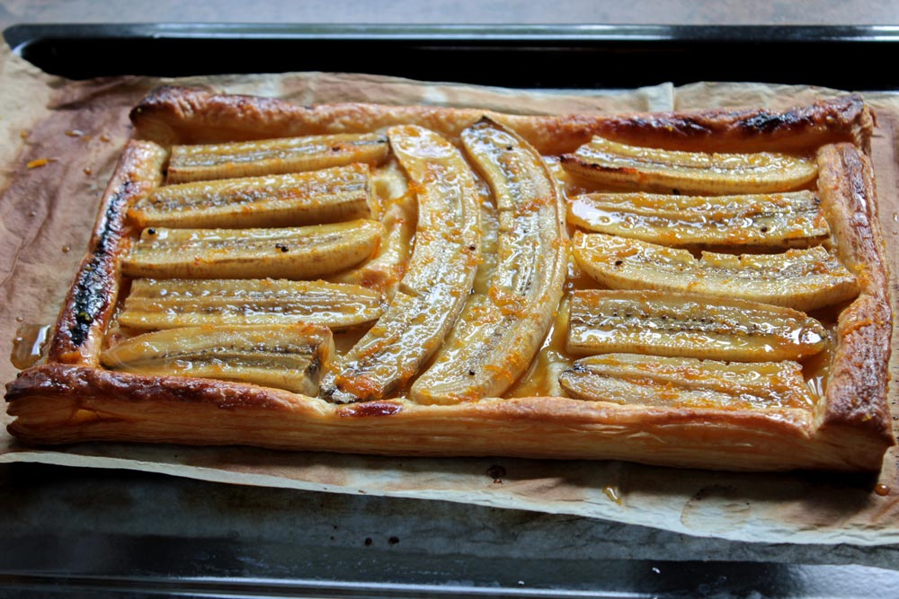 Easy banana cake with cardamom