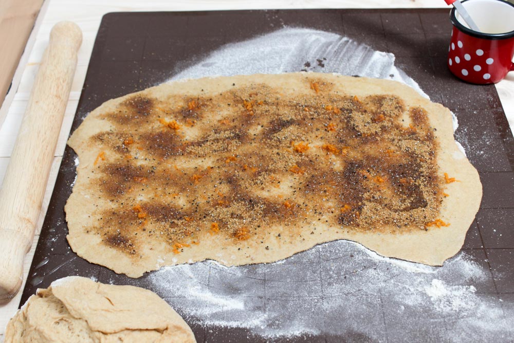 Orange-cardamom filling