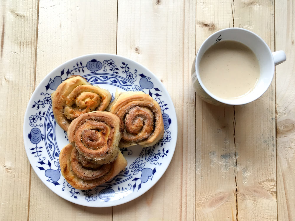 Cardamom rolls with chai latte