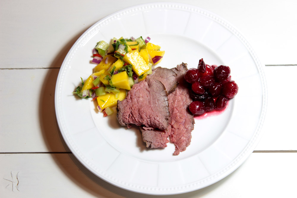 Roast beef with cranberries and mango salad