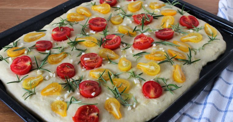 Kvásková focaccia s rajčinami
