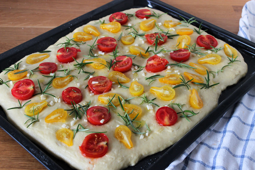 Kvásková focaccia s rajčinami
