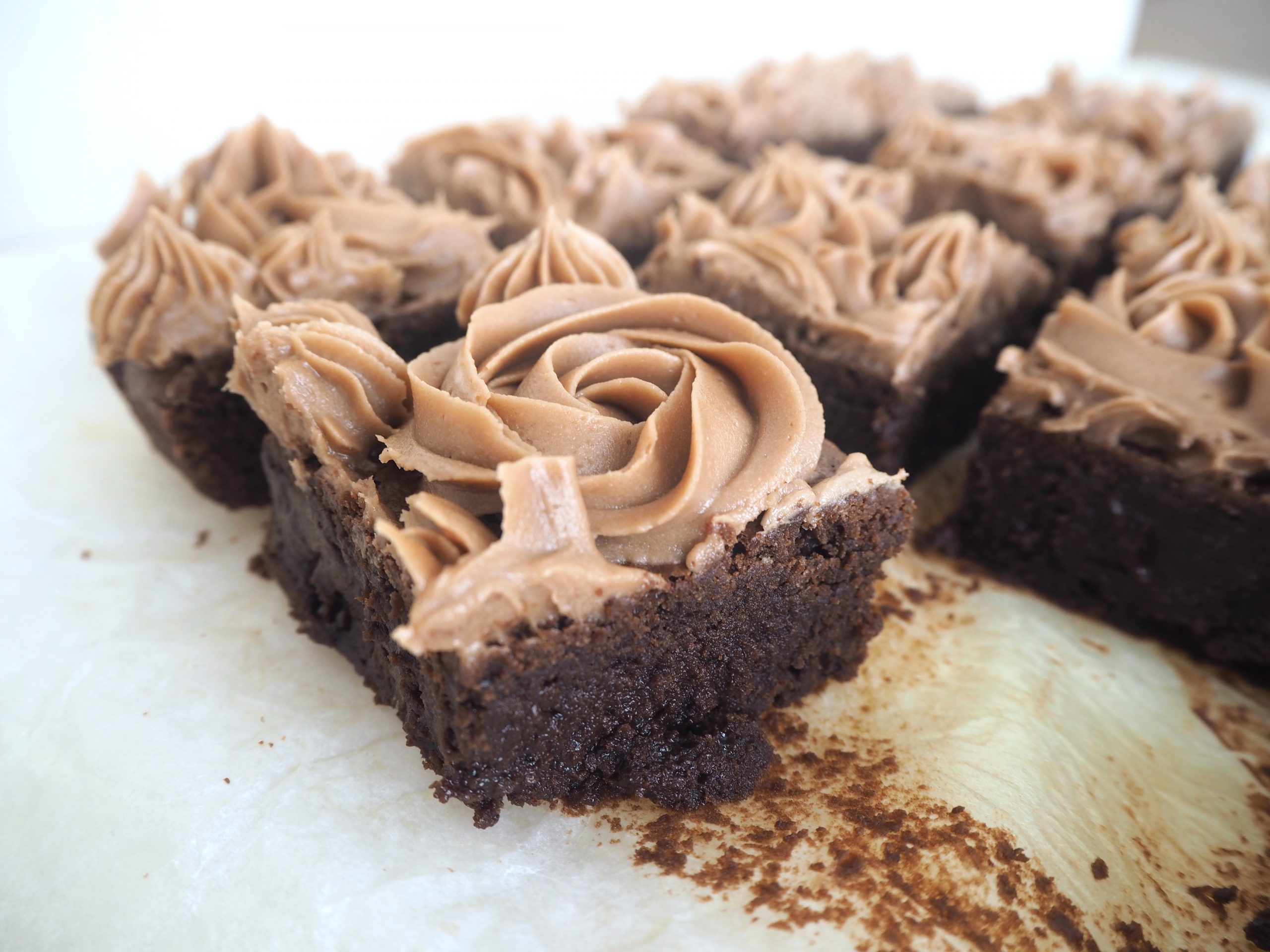 Brownie med Nutella frosting - Cakewoman.dk