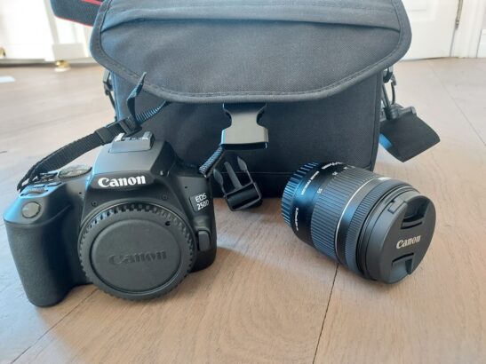 Canon Eos 250 D zo goed als nieuw