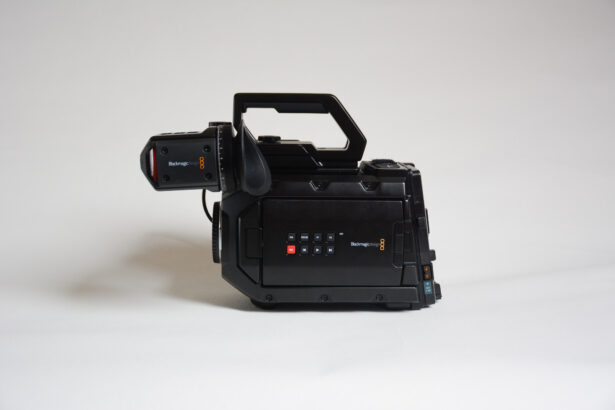 Camera Blackmagic URSA Mini 4.6K EF + Viewfinder