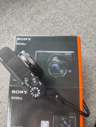 compact camera SONY DSC-RX100 III
