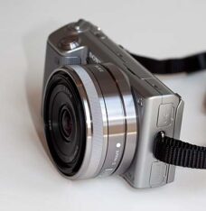 Sony NEX 5 systeemcamera met drie lenzen