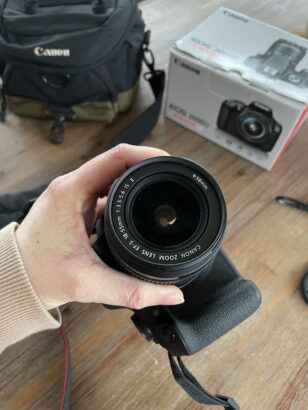 Canon EOS 2000D