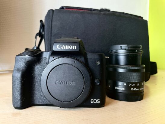 CANON EOS M50 TRAVEL KIT: body + 15-45m lens + tas