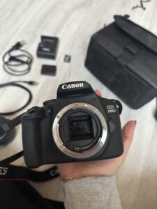 Canon 2000d body + lens EFS 18-55mm