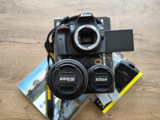 Nikon D3500 met Twee lenzen