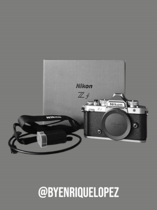 Nikon Zf Zilver – 88 clicks – Garantie