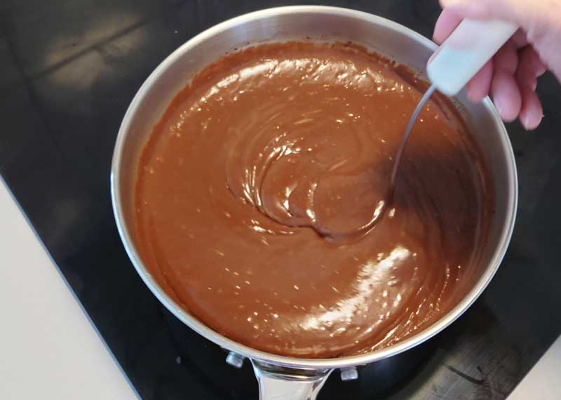 Chokladpudding värm upp alla ingredienser bara.