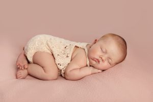 1-month-baby-girl-photoshoot