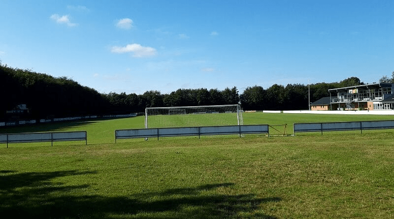 Hedensted Stadion 2022. Da jeg debuterede på Stadion i "Mosen" 1953 var banen den samme men klubhus og tribune manglede.1953 var 