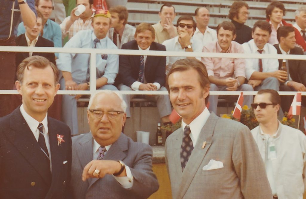 Prins Henrik på besøg hos den danske delegation af sportsfolk i den olympiske by i Munchen