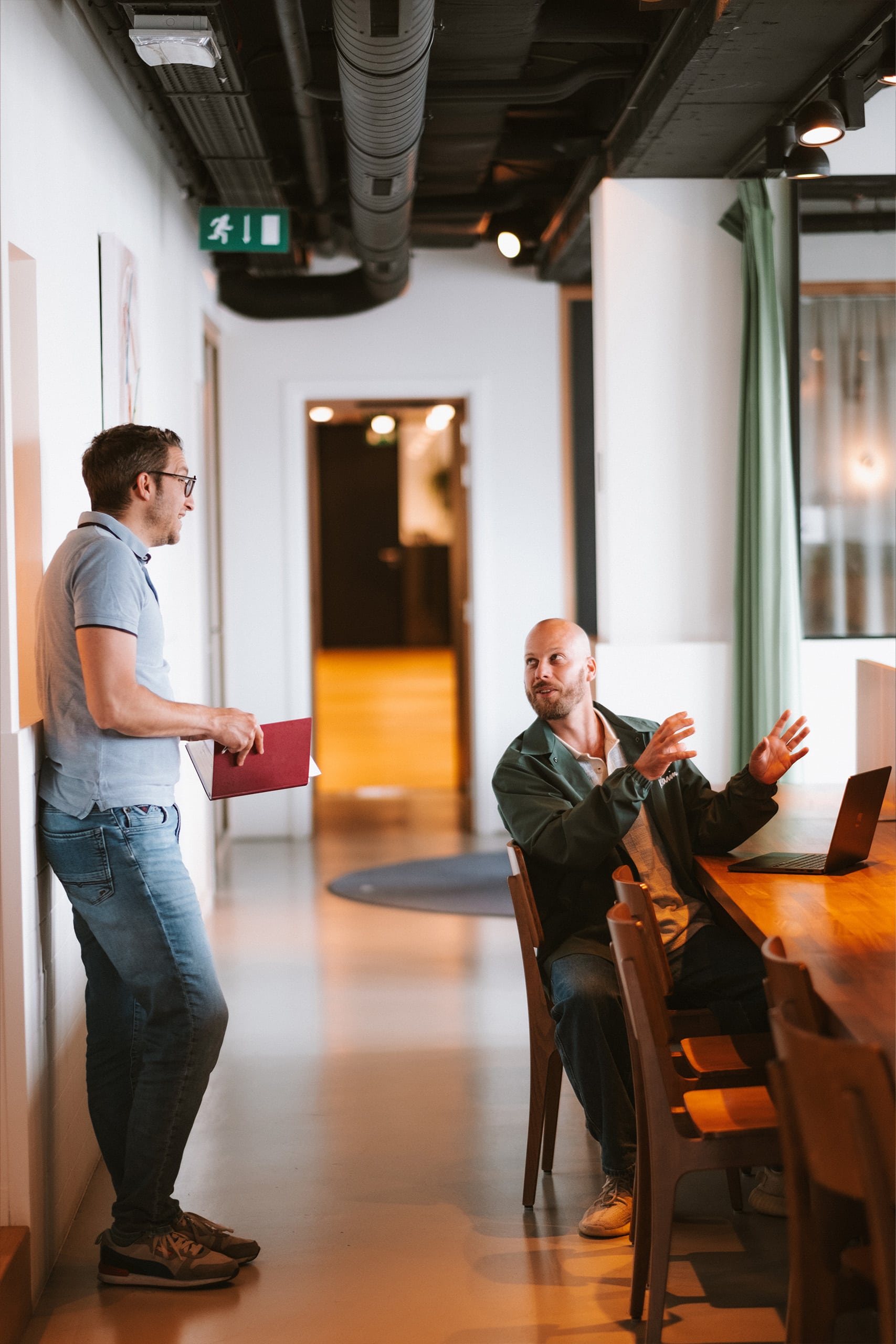 Spontaneous collaboration at Celta, where strategy meets creativity in hallway chats and big ideas are born from real conversations. A branding collective that thrives on connection