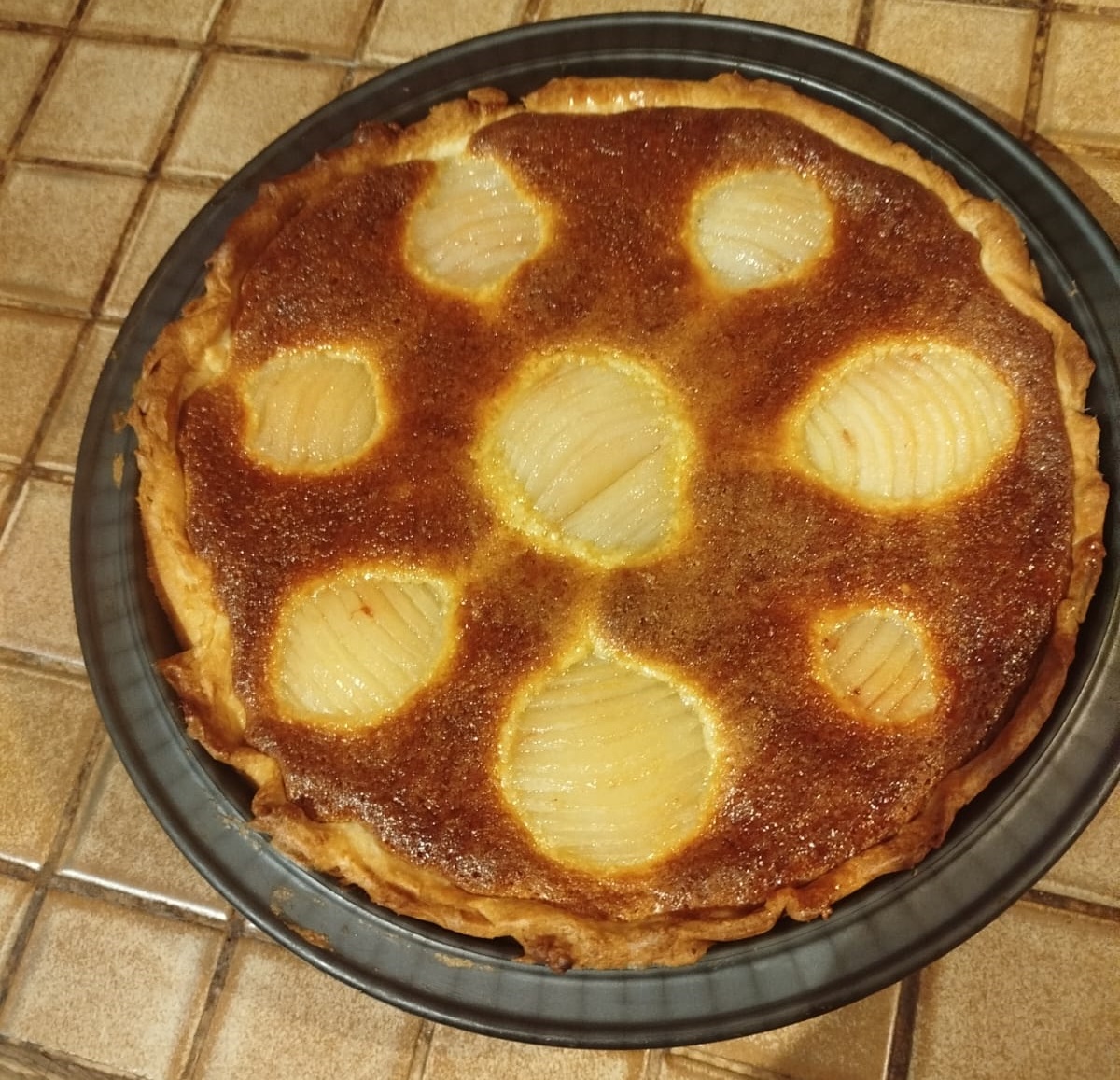 You are currently viewing Tarte poire-amandine ou aussi “bourdalou”