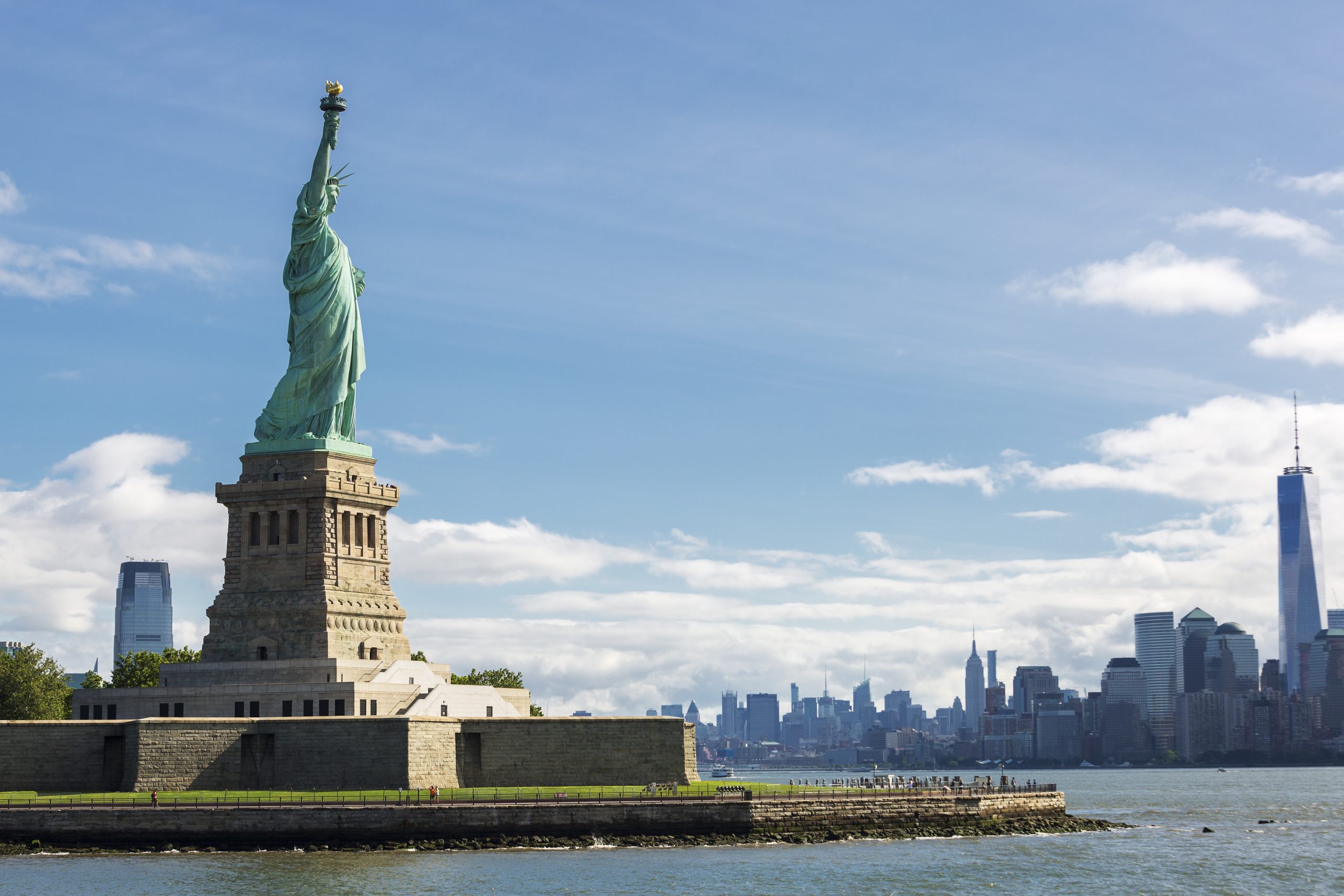 Study Abroad Made Easy—Get Expert Guidance Today! 2 Statue of Liberty and the New York City Skyline, USA.