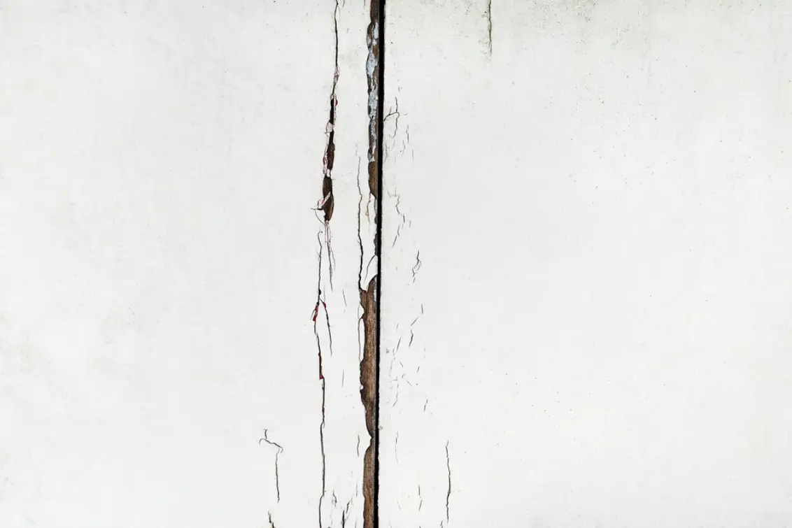 Cracks in ceilings