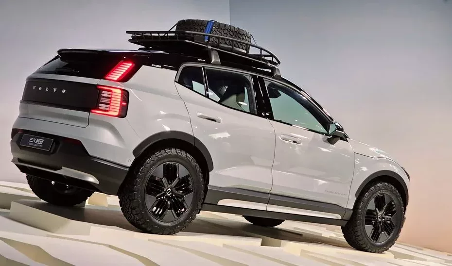 volvo ex30 cross country