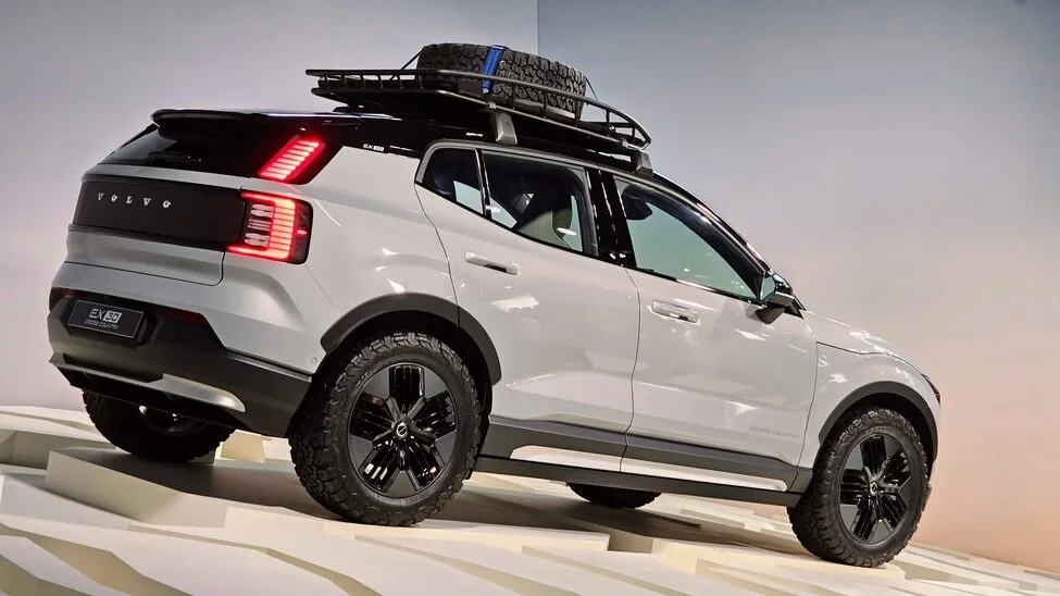 volvo ex30 cross country