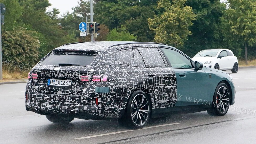 När kommer bmw i5 touring