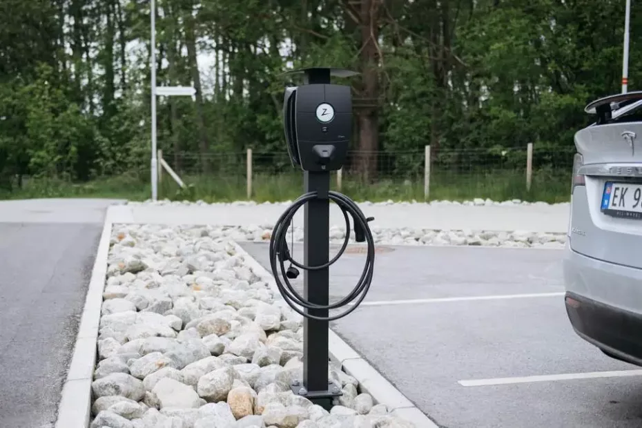 Laddbox eller laddstolpe