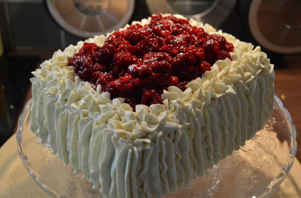 Norwegian Birthday Cake Part 4: Square decorated with cream