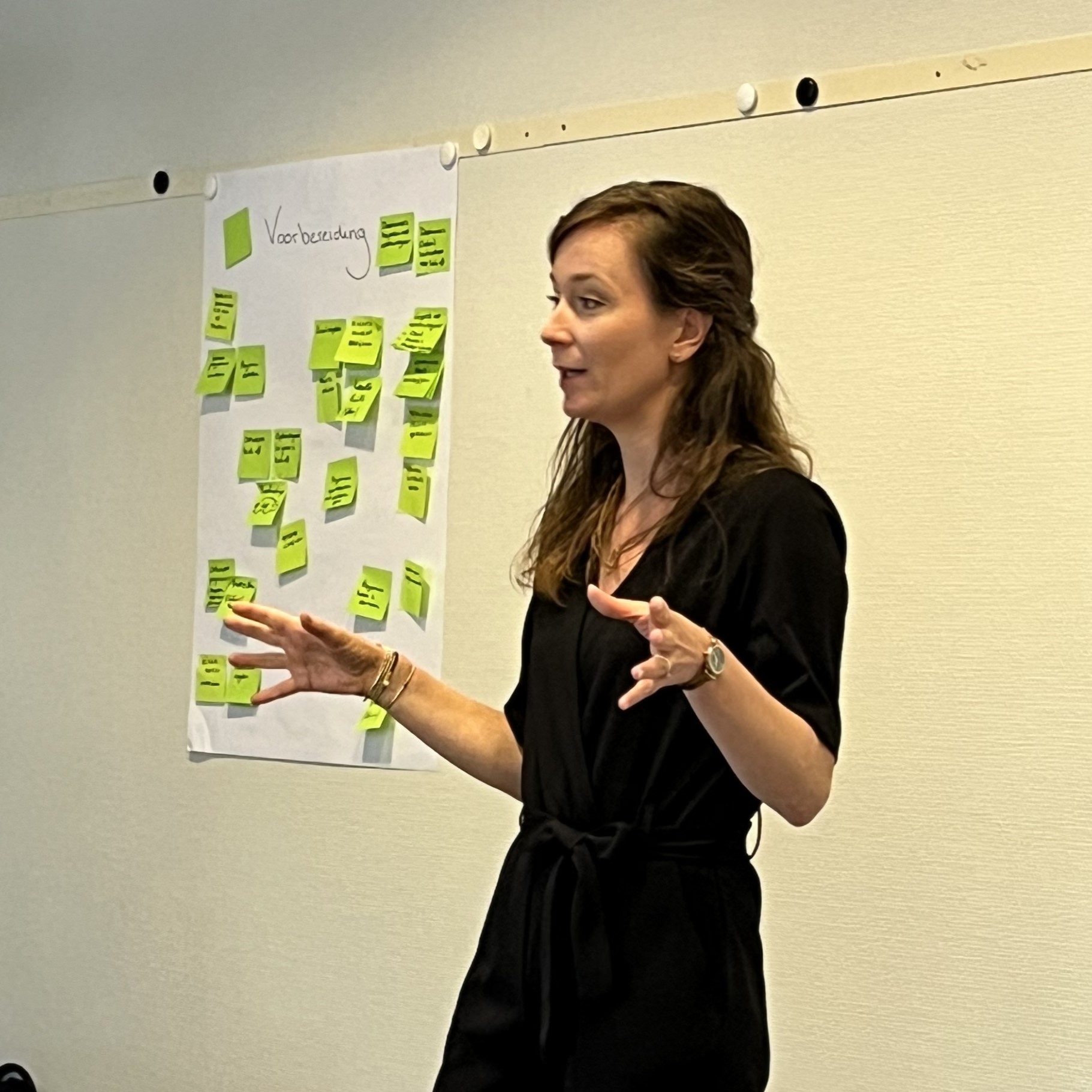 Marlies traint in faciliteren van teamcoaches
